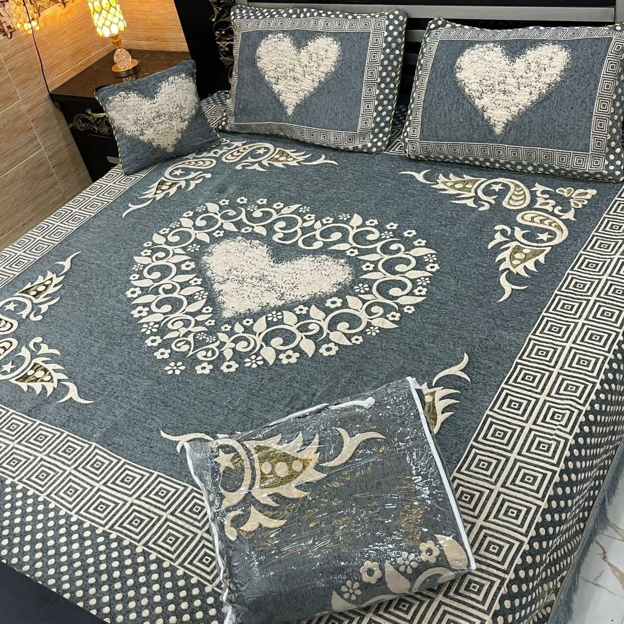 4 pice Velvet Jacquard Bedsheets | Bedsure.pk
