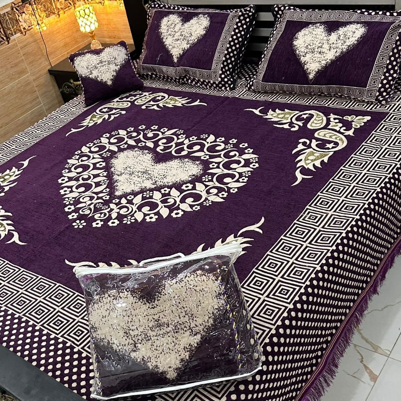 4 pice Velvet Jacquard Bedsheets | Bedsure.pk